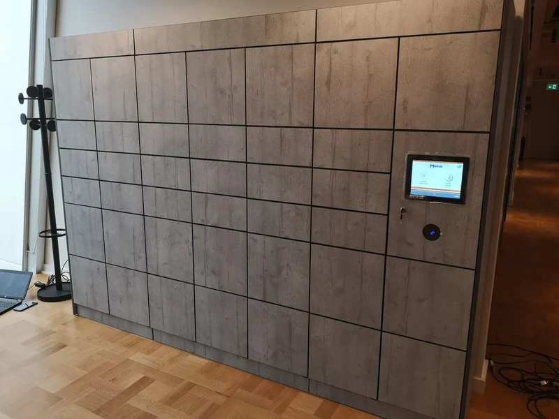 Wood and concrete-effect locker finishes in London