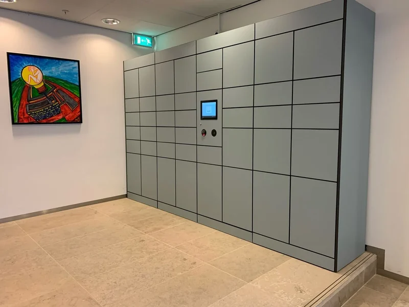 A connected parcel service across a Netherlands tech campus
